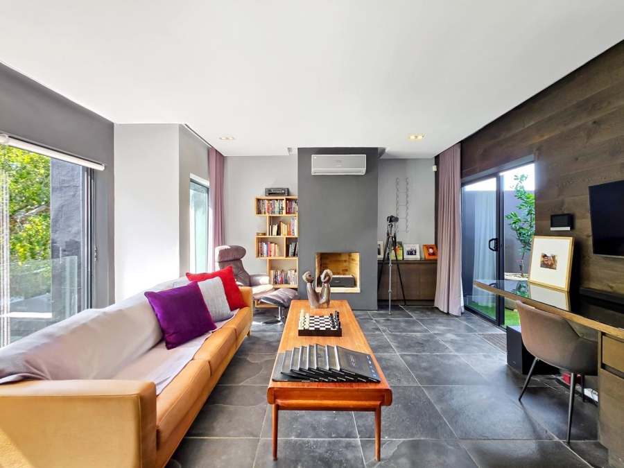 To Let 4 Bedroom Property for Rent in Higgovale Western Cape